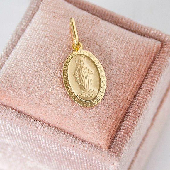 Real 10K Solid Yellow Gold Virgin Mary Pendant 1.5 grams Stamped 10K - Picture 1 of 4